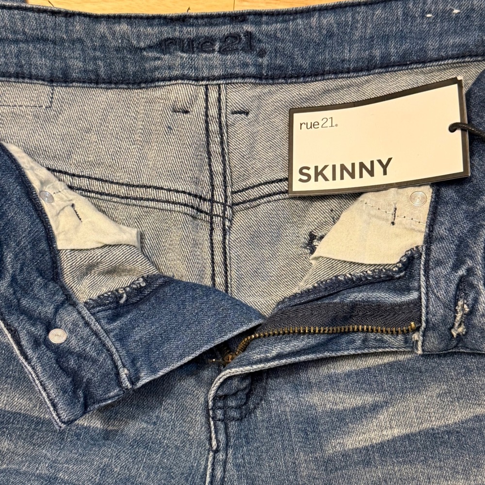 Rue21 Supreme Flex‎ Skinny Jeans Mens 30x32 Medium Wash Distressed Ripped Denim - Picture 3 of 6